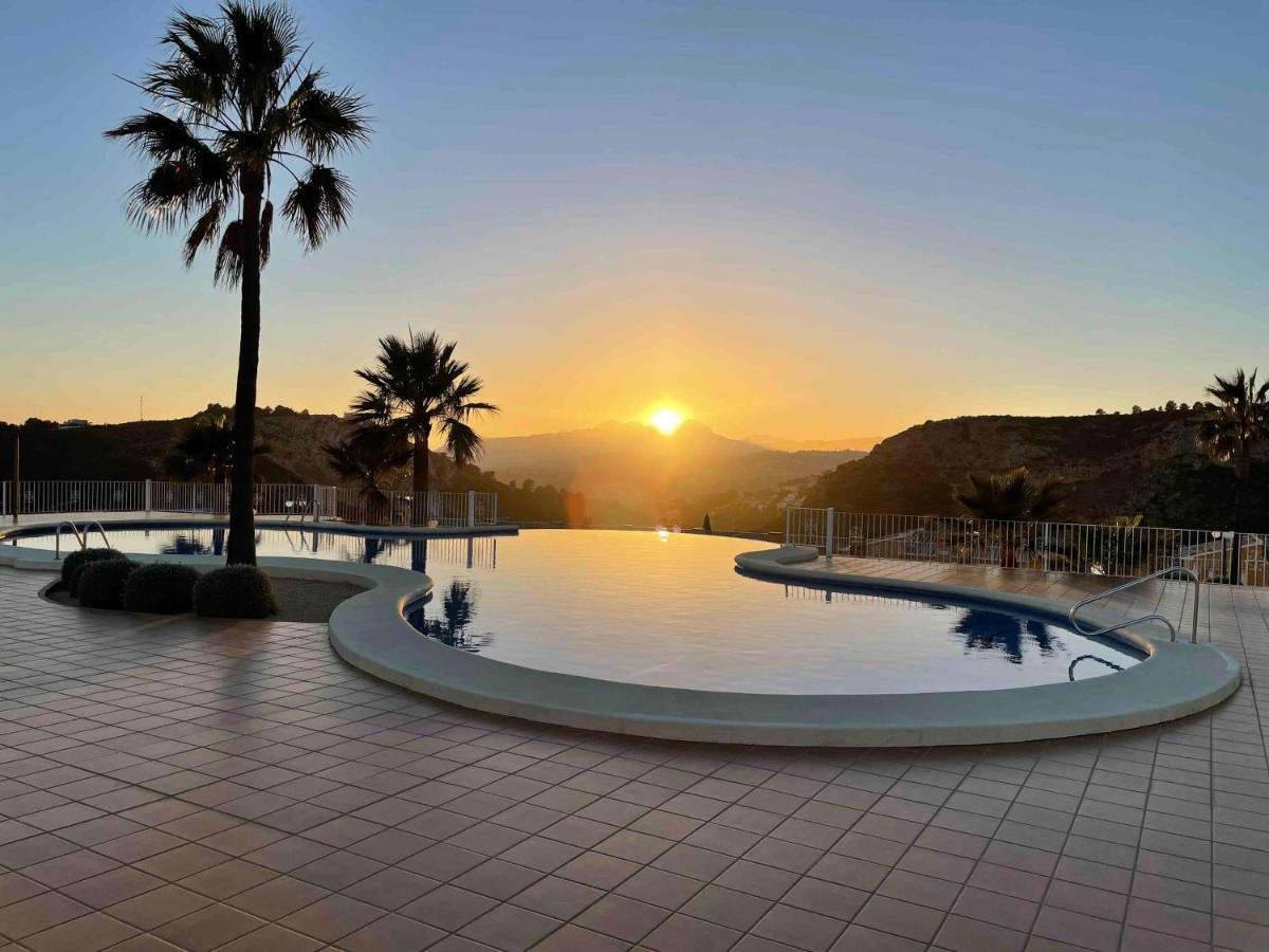 Tranquility, Sun, Breathtaking Views & 7 Minutes Drive To Sea Daire Benitachell Dış mekan fotoğraf